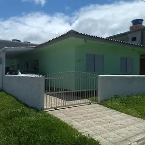 casa-temporada-garopaba-88495-000-2.santa-catarina-brasil.com/
